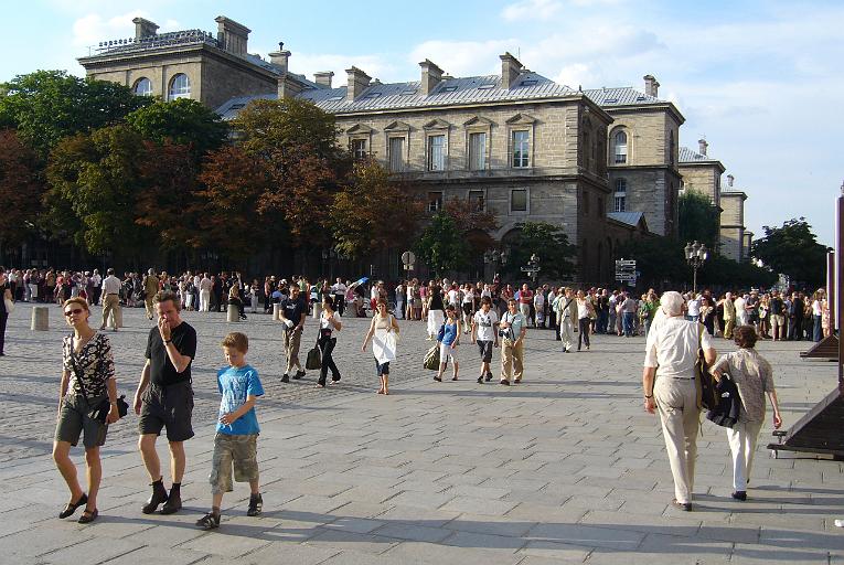 120 - Attente pour le concert.JPG